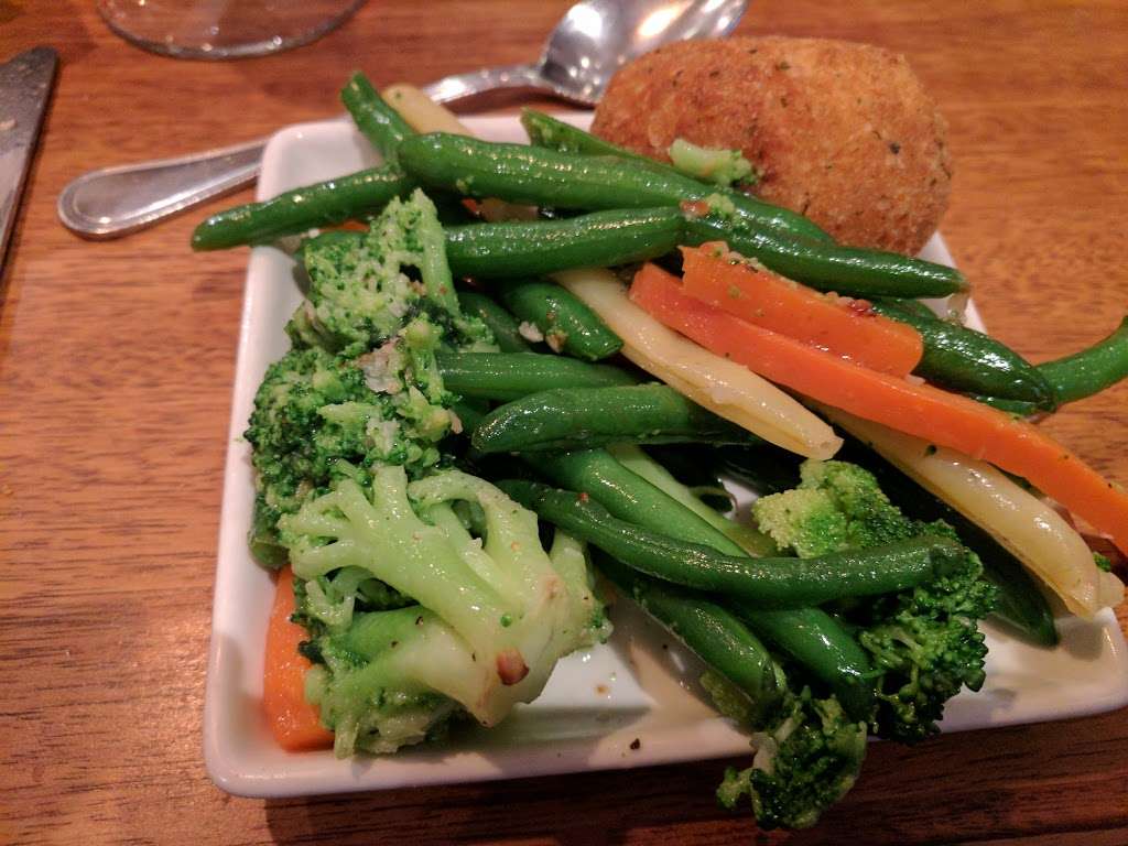 Francos Metro Restaurant, Bar, Pizza | 1475 Bergen Blvd, Fort Lee, NJ 07024, USA | Phone: (201) 461-6651