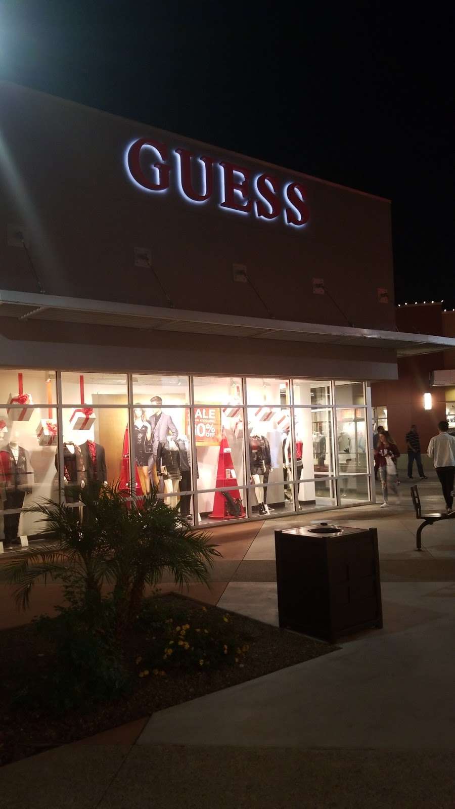 GUESS Factory | 6800 N 95th Ave Ste 100, Glendale, AZ 85305, USA | Phone: (623) 872-5465