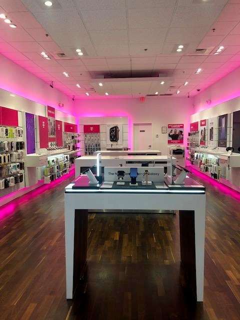 T-Mobile | 1700 W International Speedway Blvd #308, Daytona Beach, FL 32114, USA | Phone: (386) 238-6408