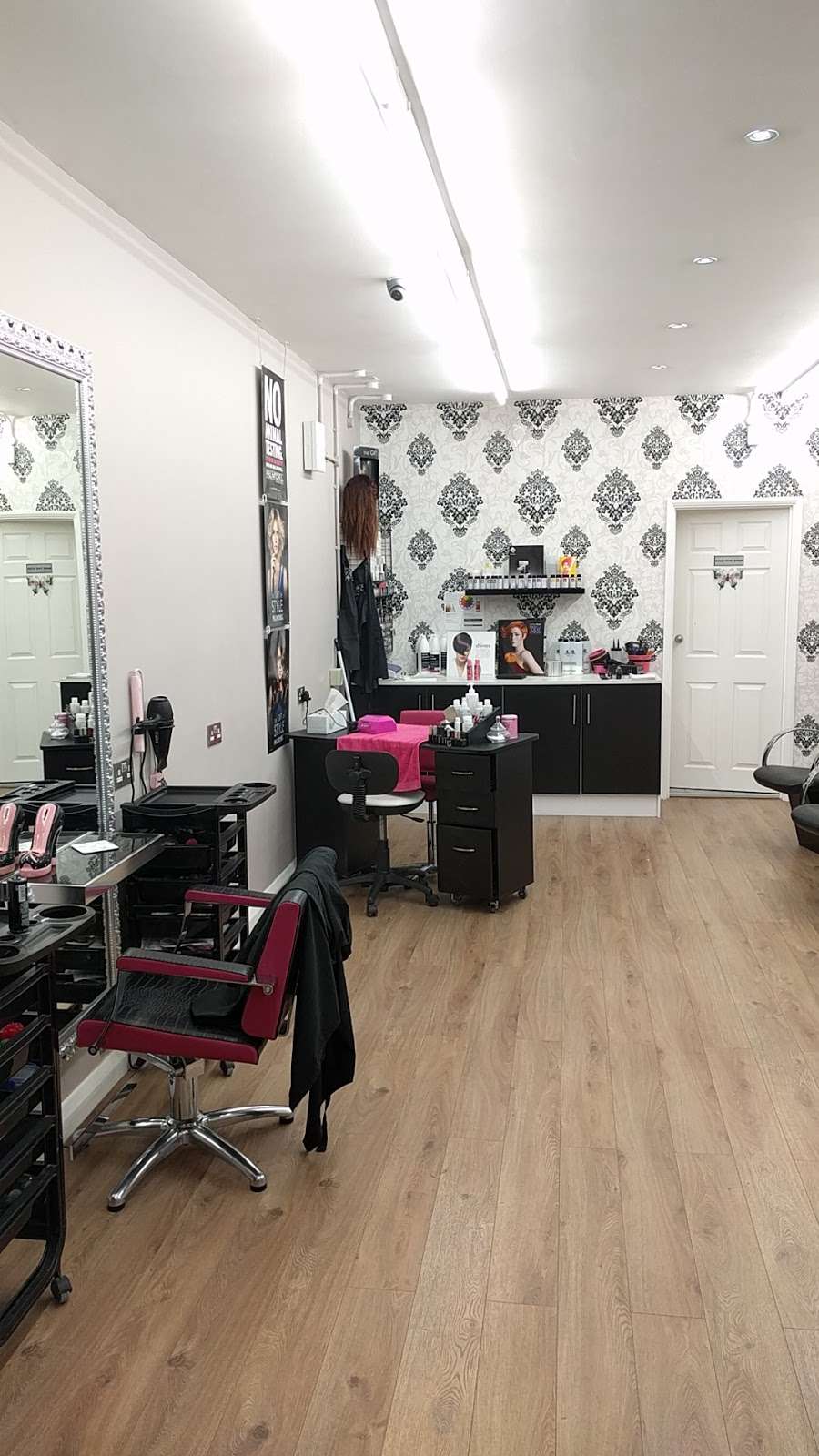 Pamper Box Hair & Beauty | 1a Sumners Hatch, Broadley RD, Harlow CM19 5RD, UK | Phone: 01279 452100