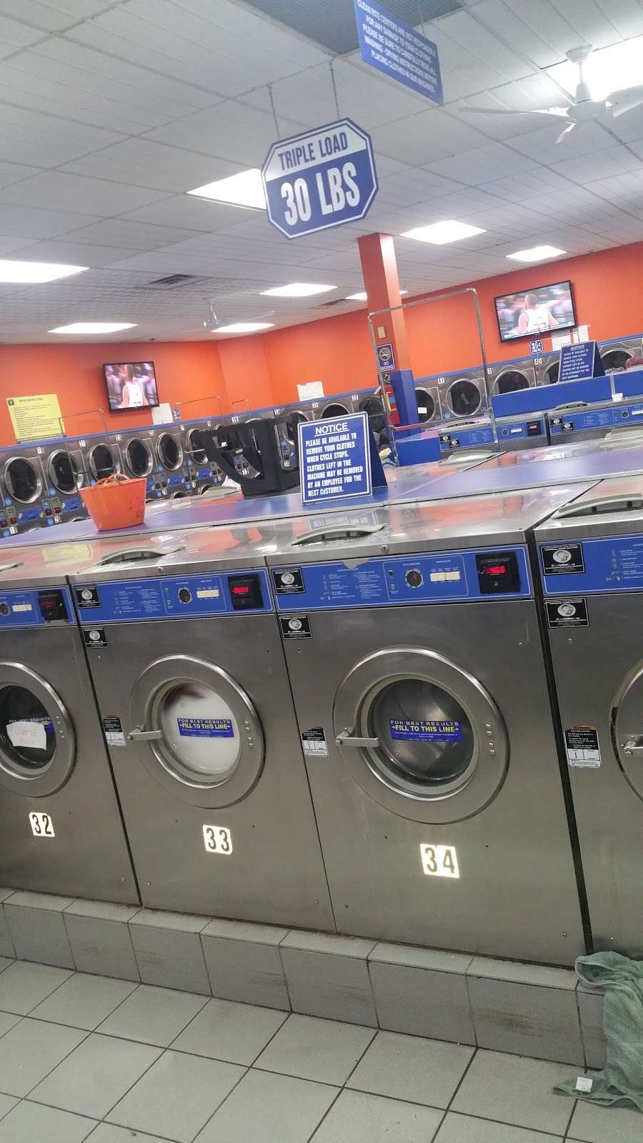 Happy Laundromat | 762 Sheffield Ave, Brooklyn, NY 11207, USA | Phone: (718) 927-0169