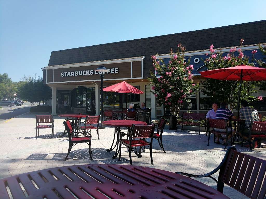 Starbucks | 9863 Georgetown Pike, Great Falls, VA 22066, USA | Phone: (703) 438-8389