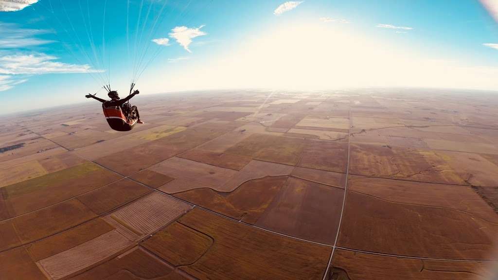 Chicago Paragliding | 34001 E 1900 N Rd, Cullom, IL 60929, USA | Phone: (708) 935-0177