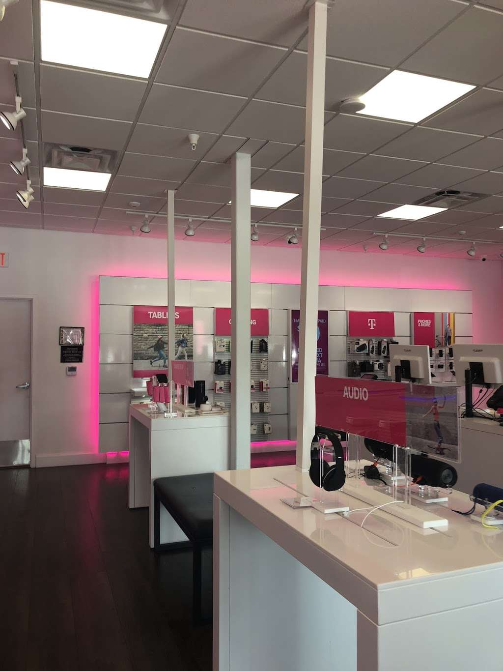 T-Mobile | 2605 S Woodland Blvd, DeLand, FL 32720, USA | Phone: (386) 337-3251