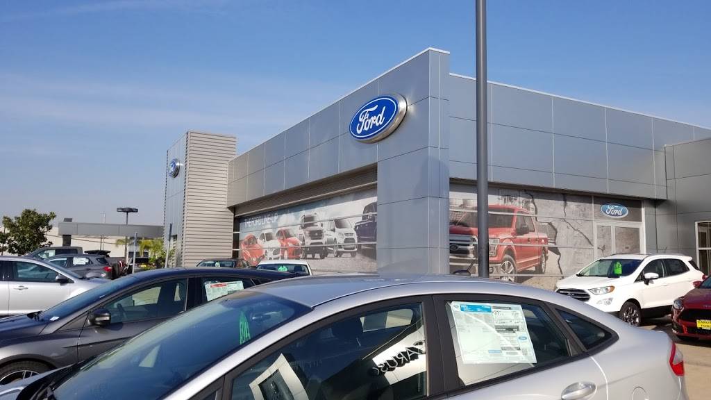 Caruso Ford Lincoln | 3500 Cherry Ave, Long Beach, CA 90807, USA | Phone: (562) 426-3301