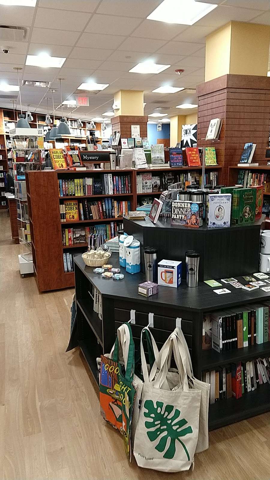 Belmont Books | 79 Leonard St, Belmont, MA 02478, USA | Phone: (617) 932-1496