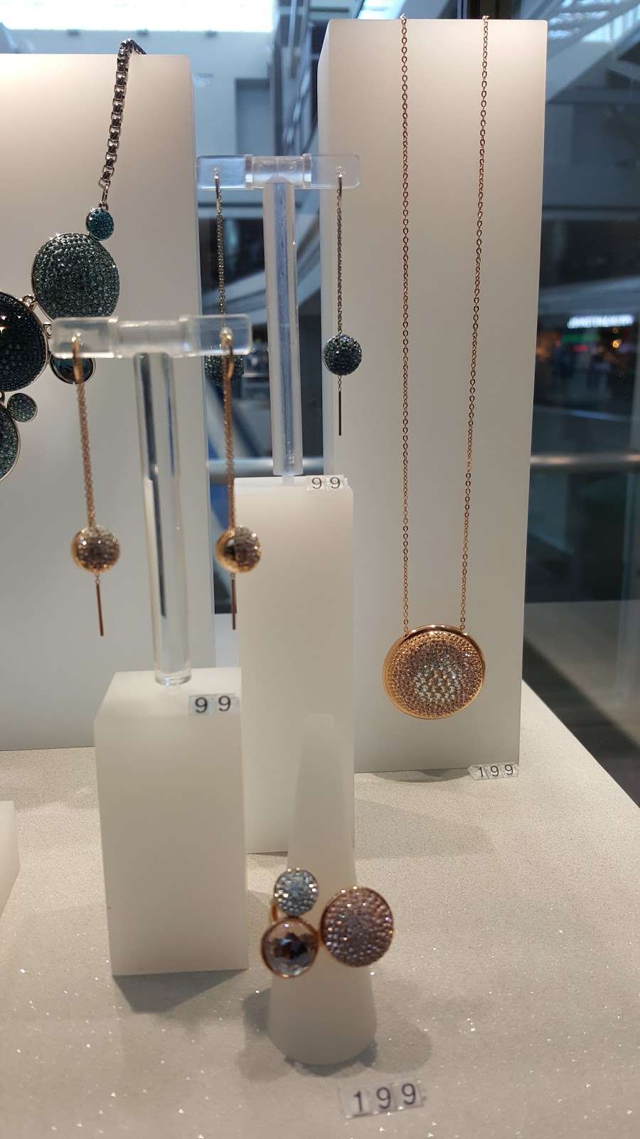 Swarovski | Concourse C, 8400 Peña Blvd, Denver, CO 80249, USA | Phone: (303) 342-6333