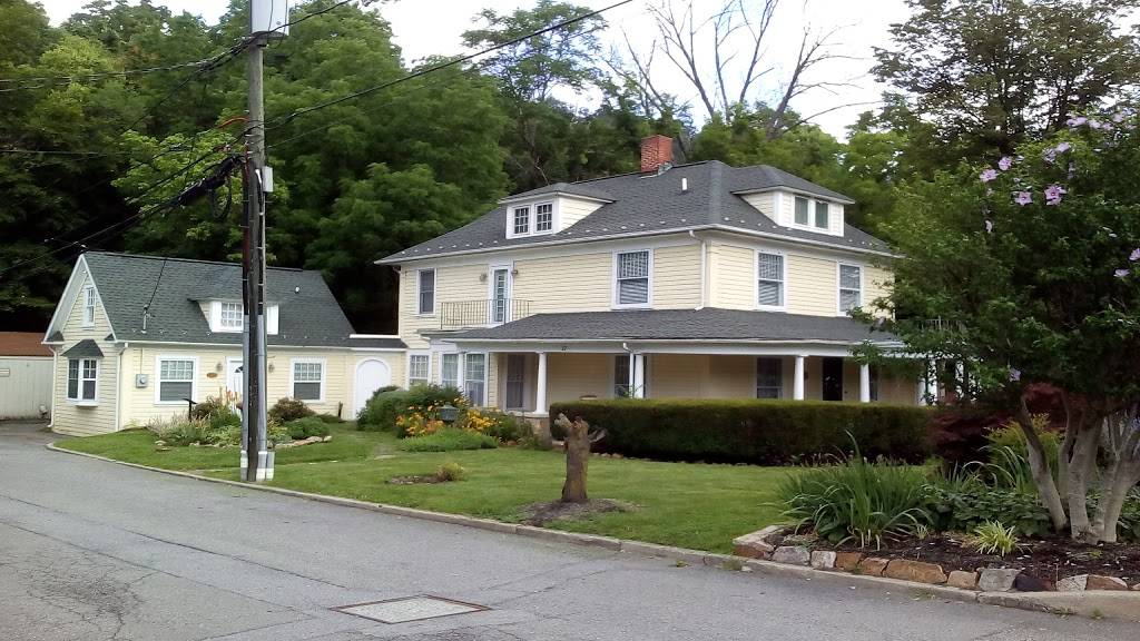Brookside Cottage And Brookside Manor | 27 Warren St, Berkeley Springs, WV 25411, USA | Phone: (443) 254-2866