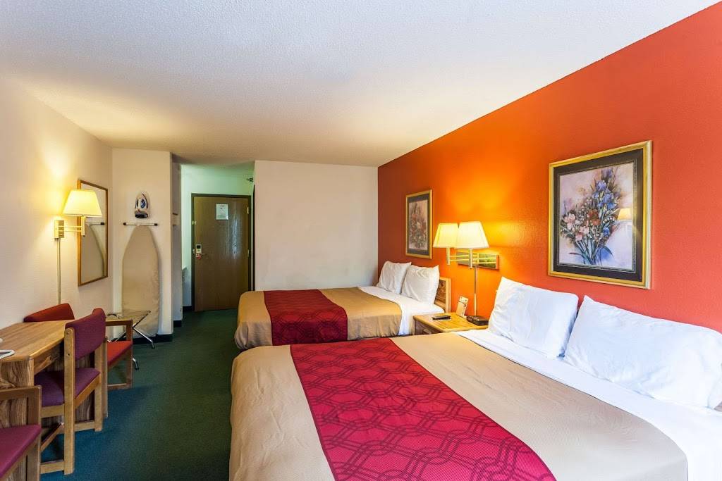 Econo Lodge | 1140 W Cornhusker Hwy, Lincoln, NE 68521, USA | Phone: (402) 475-4511