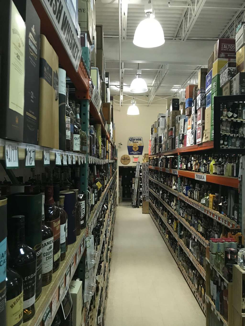 Warehouse Wines & Liquors | 113 Mill Plain Rd, Danbury, CT 06811 | Phone: (203) 743-5453