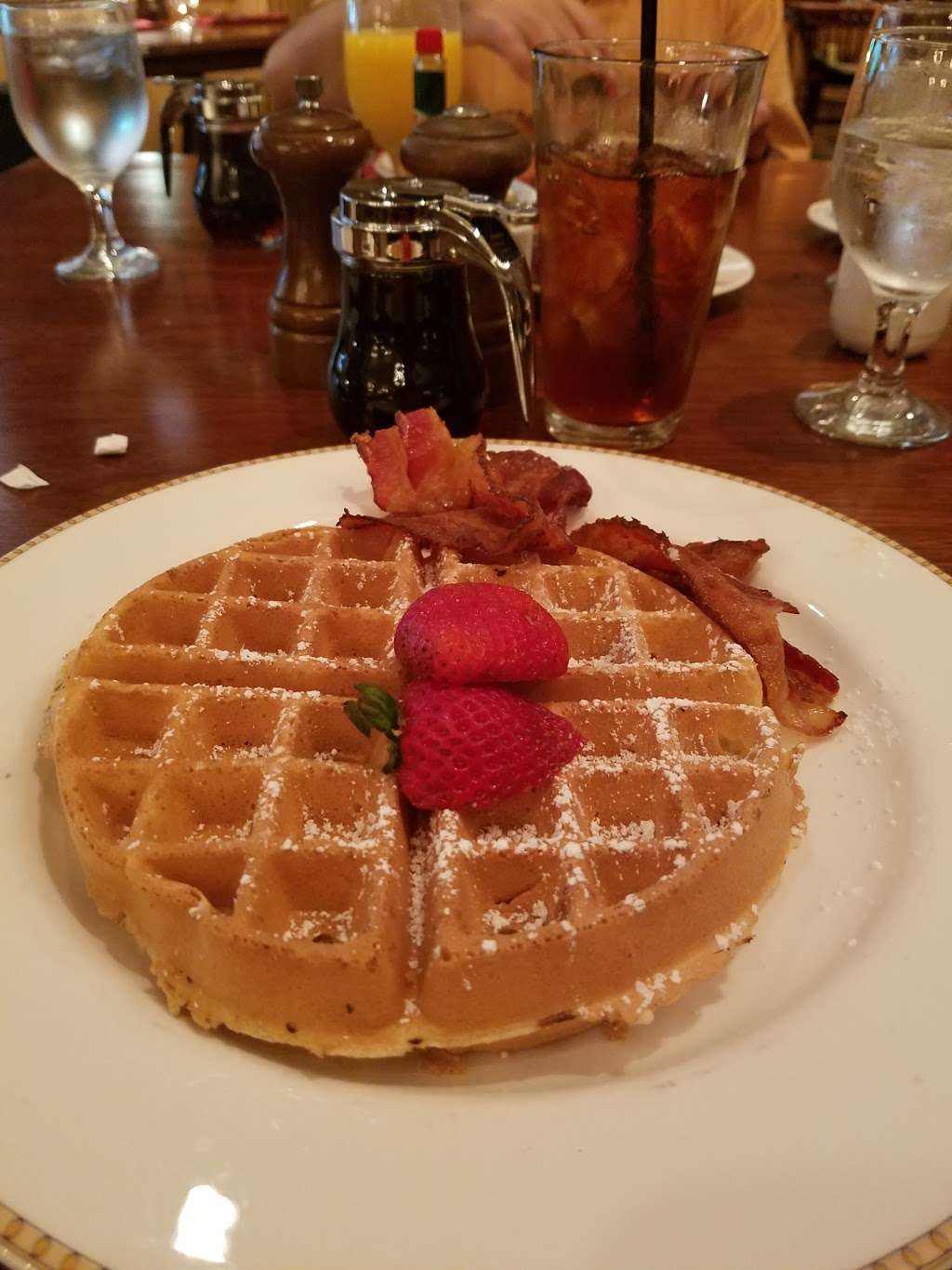 Fork & Bottle at The Desmond | 1 Liberty Blvd, Malvern, PA 19355, USA | Phone: (610) 296-7300
