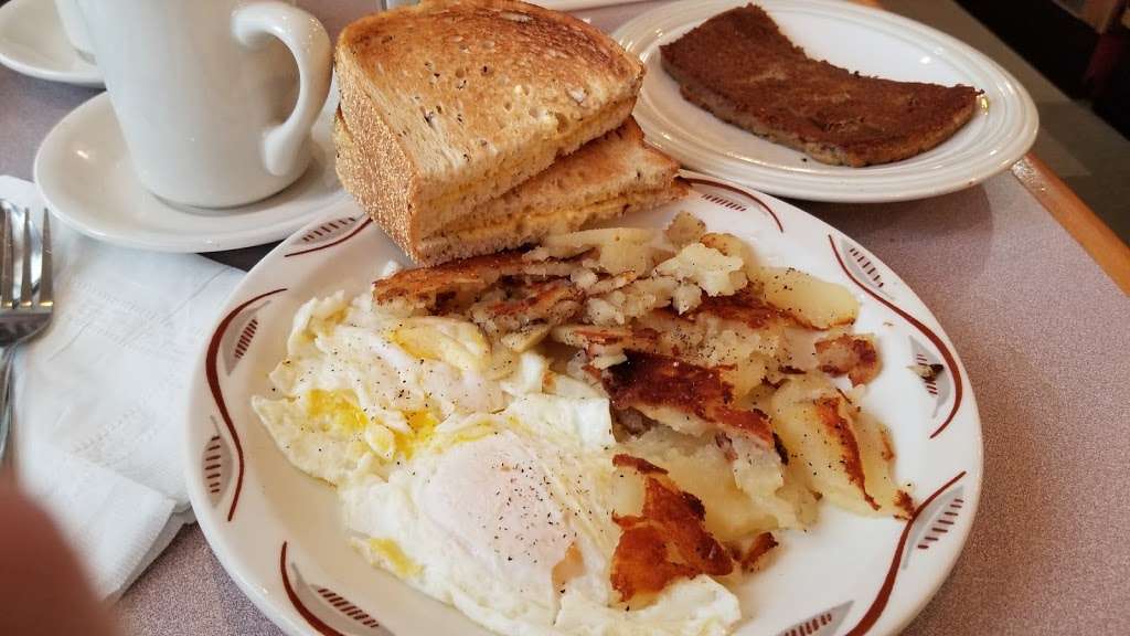 Emigs 81 Diner | 7620 Lincoln Hwy, Abbottstown, PA 17301, USA | Phone: (717) 259-8177