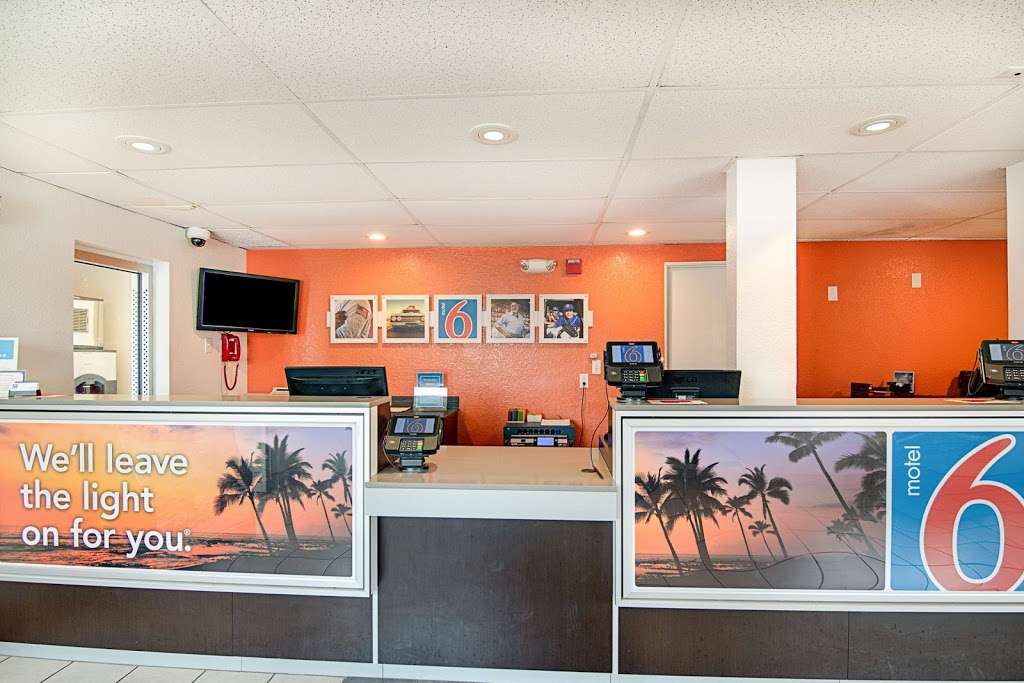 Motel 6 Ventura Beach | 2145 E Harbor Blvd, Ventura, CA 93001, USA | Phone: (805) 643-5100