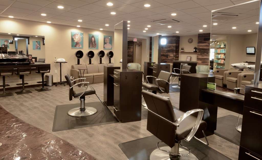 Ruffolos Hair Studio | 3519 52nd St, Kenosha, WI 53144, USA | Phone: (262) 654-6154