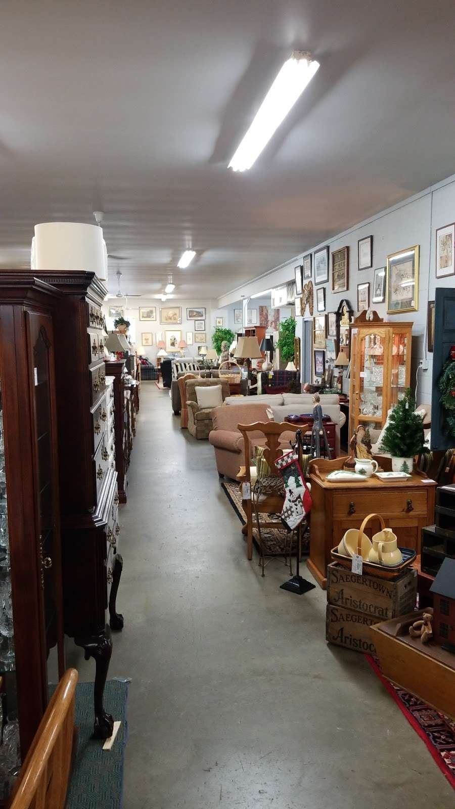 Next To New Fine Furniture | 573 Willow Rd, Lancaster, PA 17601, USA | Phone: (717) 392-0106