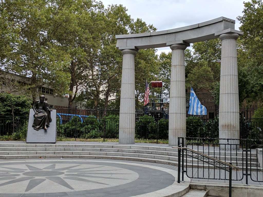 Athens Square - park  | Photo 6 of 10 | Address: 30th St & 30th Ave, Astoria, NY 11102, USA