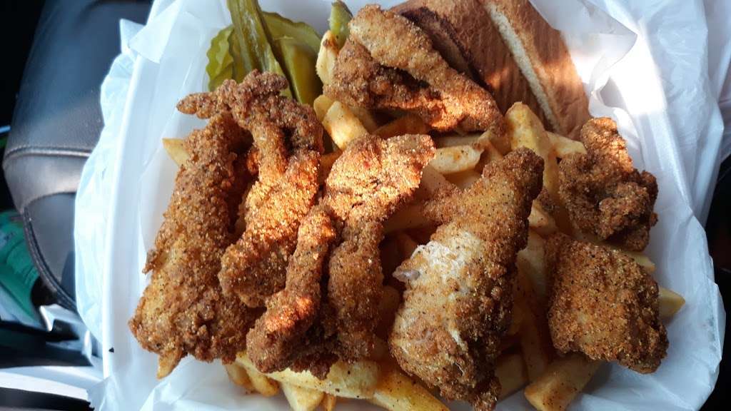 Bulleez fish and wing supreme | 901 N Polk St STE 330, DeSoto, TX 75115, USA | Phone: (972) 807-2223