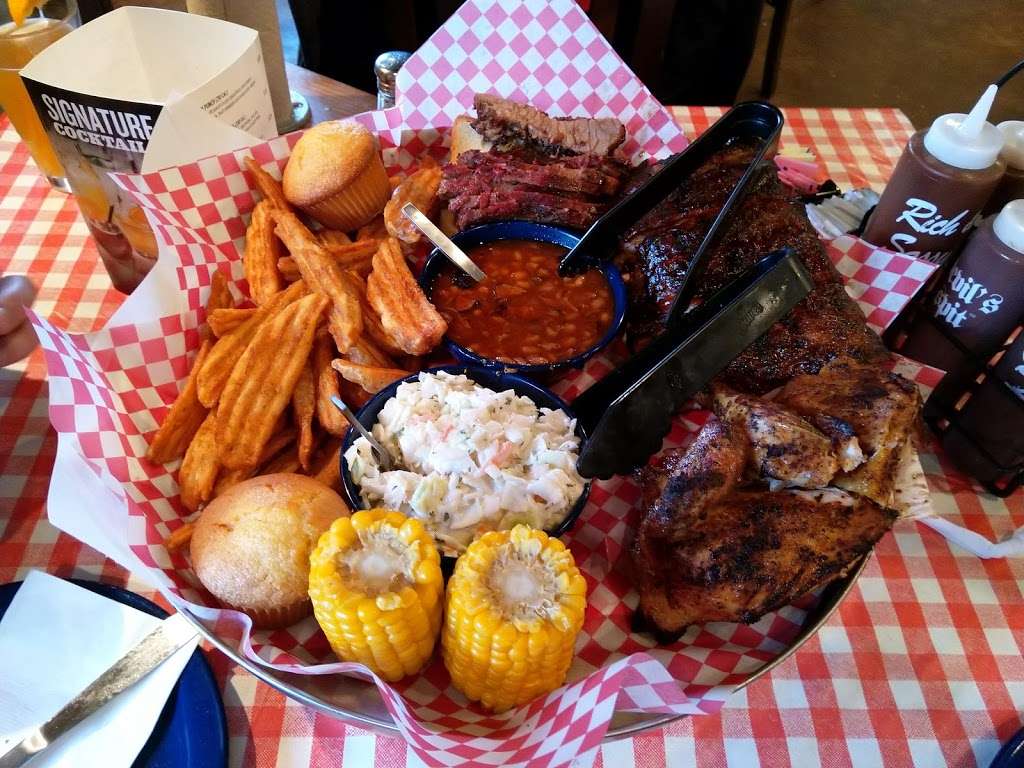 Famous Daves Bar-B-Que | 1443 US-22, Mountainside, NJ 07092, USA | Phone: (908) 232-5619