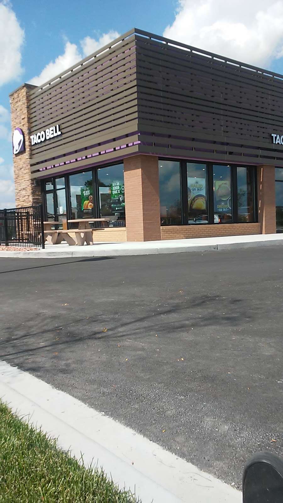 Taco Bell | 7734 E 109th Ave, Winfield, IN 46307, USA | Phone: (219) 663-4752