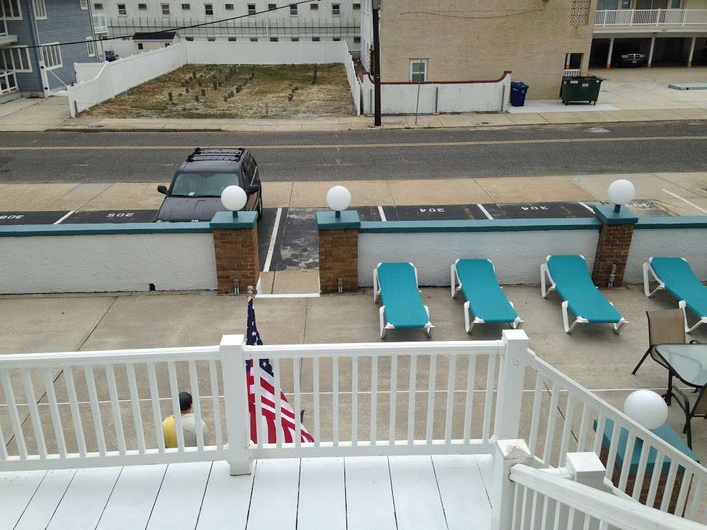 Monterey resort | 410 E Monterey Ave, Wildwood Crest, NJ 08260, USA | Phone: (609) 522-6282