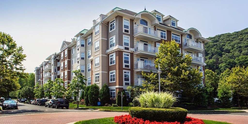 Parkside Apartments at the Harbors | 2100 Round Pointe Dr, Haverstraw, NY 10927, USA | Phone: (845) 786-2785