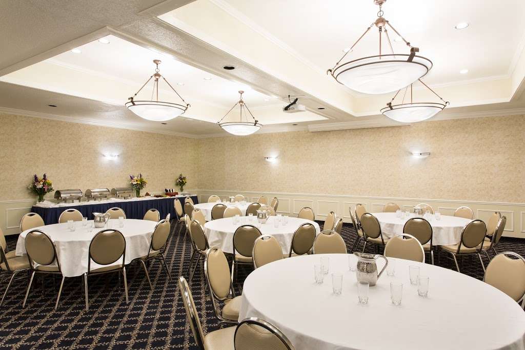 The Marina Inn on San Francisco Bay | 68 Monarch Bay Dr, San Leandro, CA 94577 | Phone: (510) 895-1311