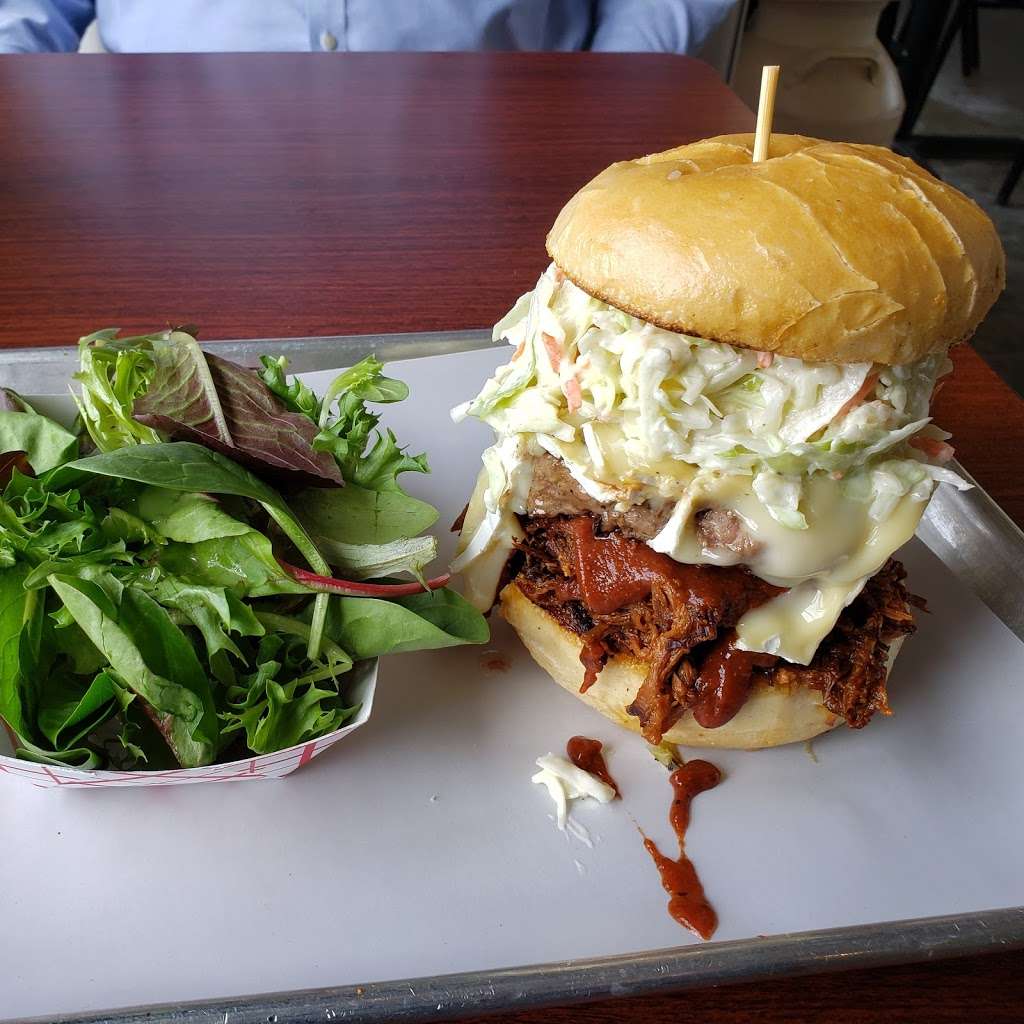 Burger/Que | 403 King George Rd, Basking Ridge, NJ 07920, USA | Phone: (908) 484-7081