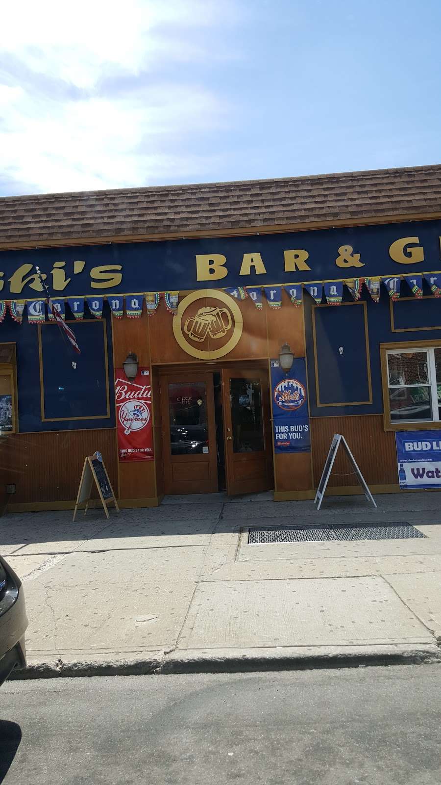 Brewskis Bar & Grill | 3718 E Tremont Ave, Bronx, NY 10465, USA | Phone: (718) 684-2900