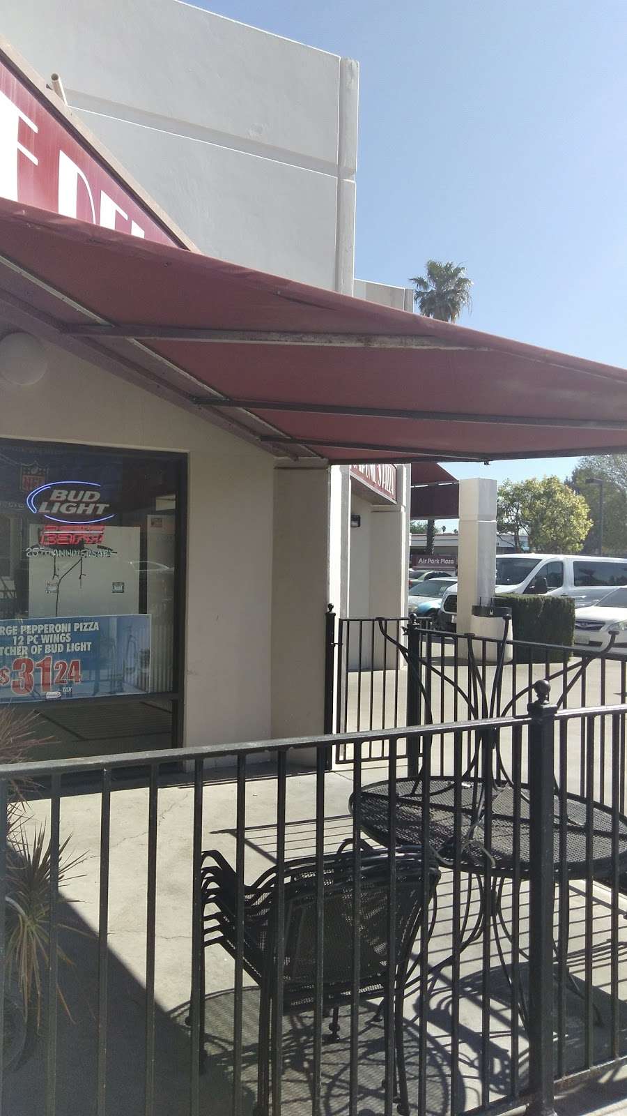 Capones Pizza | 7201 Arlington Ave, Riverside, CA 92503, USA | Phone: (951) 689-3520