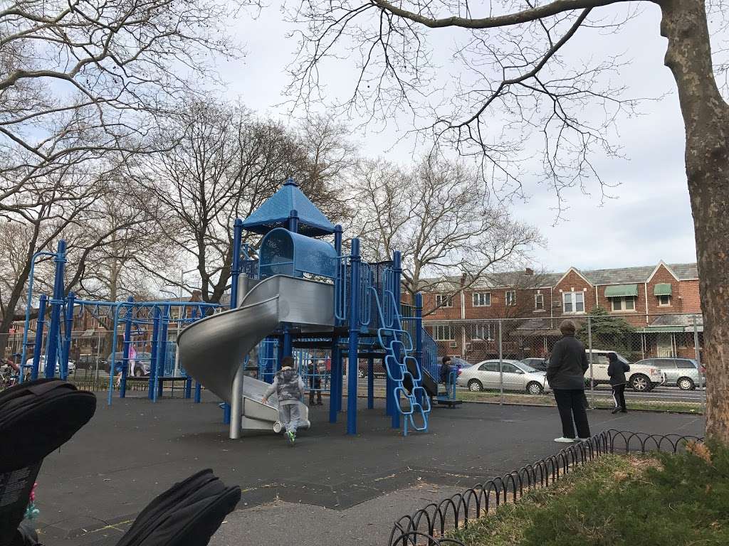 Bill Brown Playground | Bedford Ave, Brooklyn, NY 11235, USA | Phone: (212) 639-9675