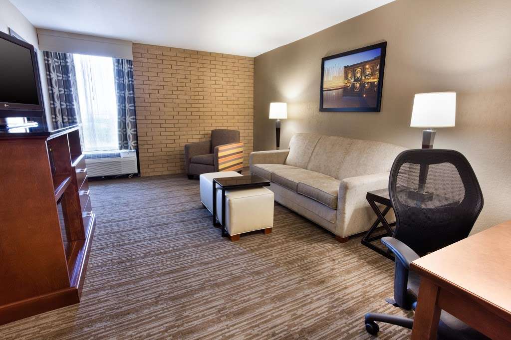 Drury Inn & Suites Kansas City Airport | 7900 NW Tiffany Springs Pkwy, Kansas City, MO 64153 | Phone: (816) 880-9700