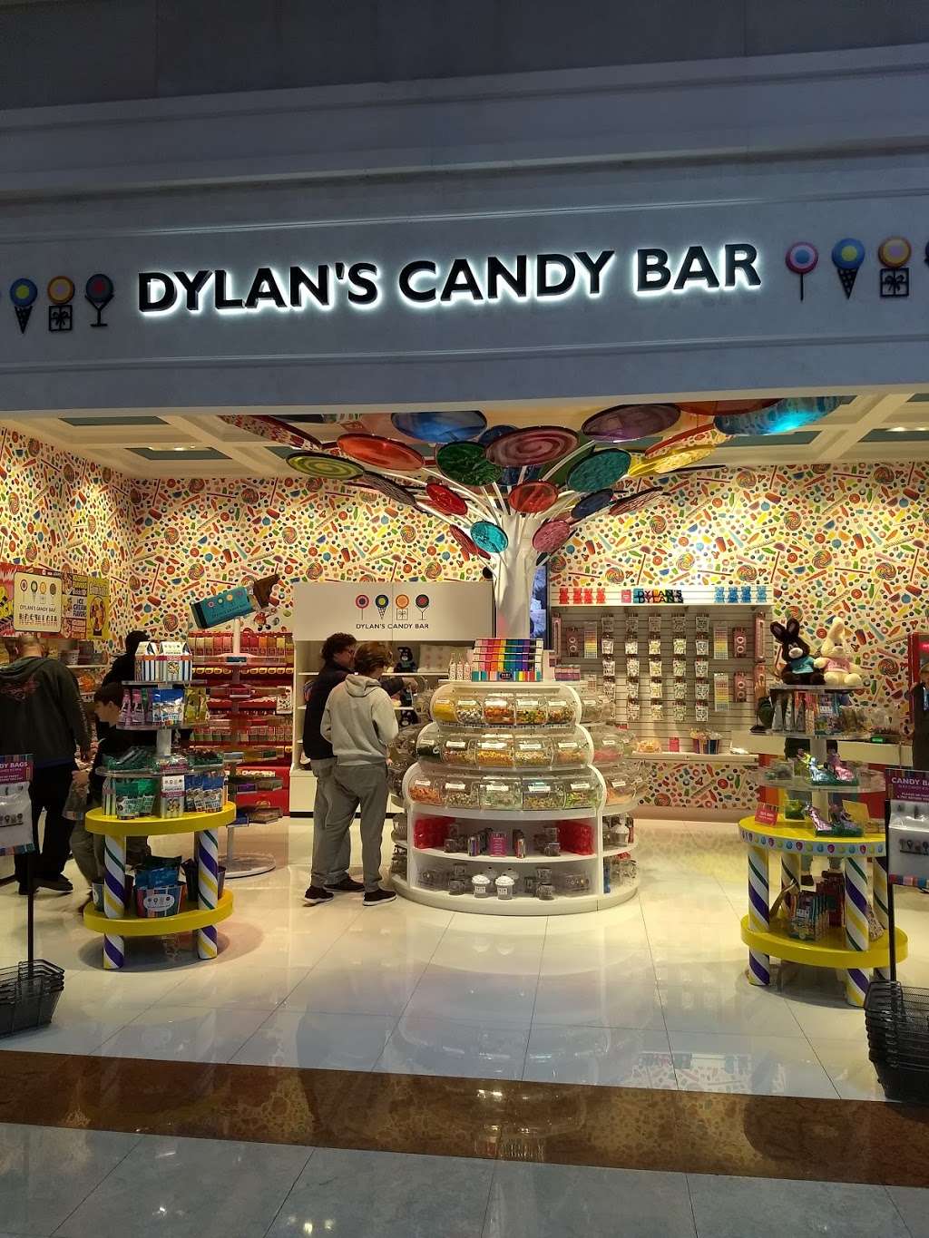 Dylans Candy Bar | 1200 N Milwaukee Ave, 1st Floor, Glenview, IL 60025 | Phone: (847) 544-2865