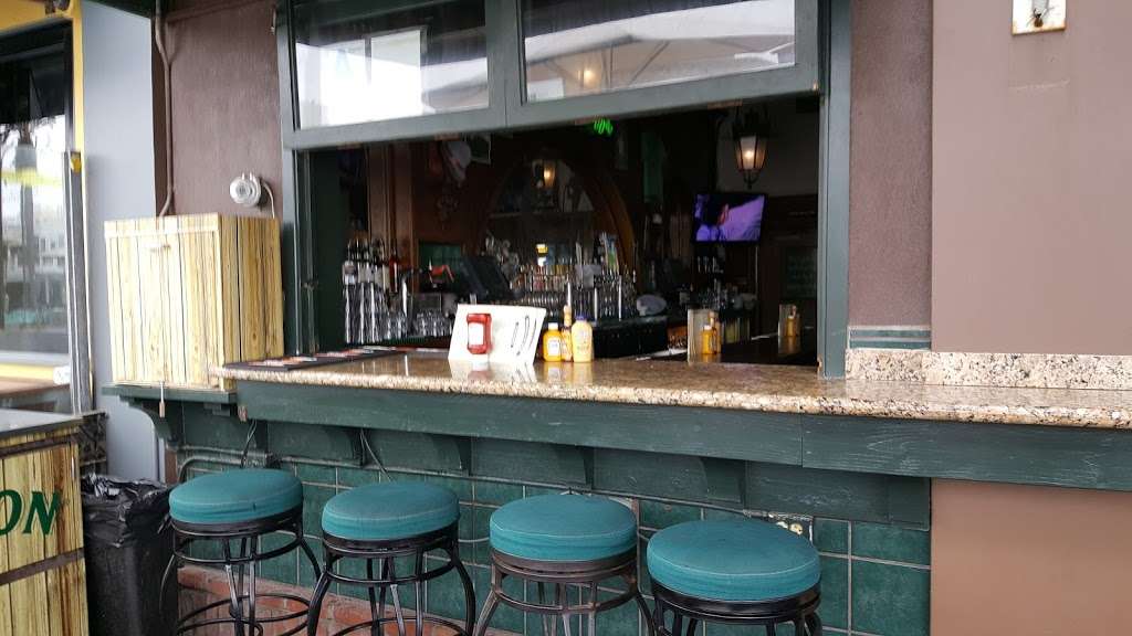 Hennesseys Tavern | 8 Pier Ave, Hermosa Beach, CA 90254, USA | Phone: (310) 372-5759