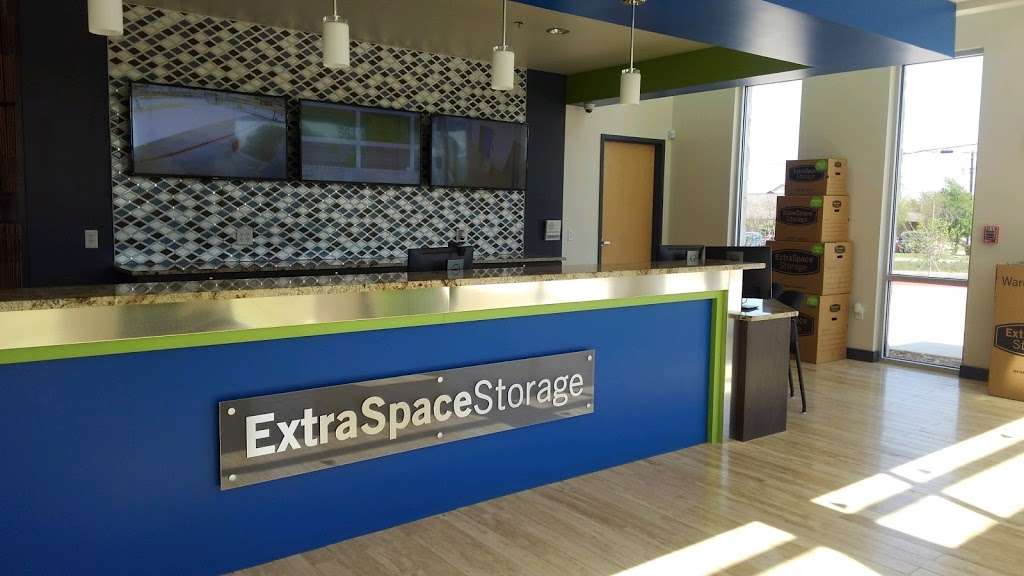 Extra Space Storage | 5611 Lone Star Pkwy, San Antonio, TX 78253, USA | Phone: (210) 829-8787