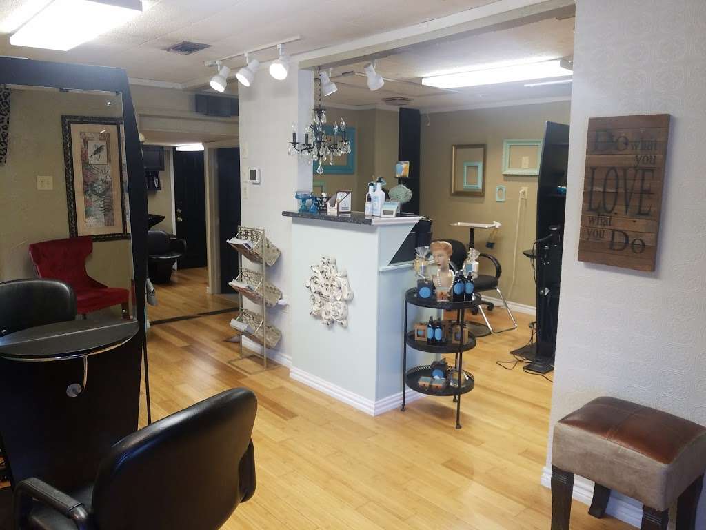 The Rats Nest Salon | 2503 Massey-Tompkins Rd, Baytown, TX 77521, USA | Phone: (281) 427-9465