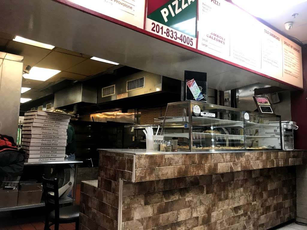 Right Pizza | 1554 Teaneck Rd, Teaneck, NJ 07666, USA | Phone: (201) 833-4005