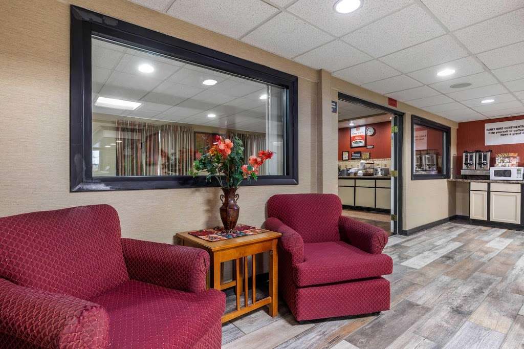 Econo Lodge Milwaukee Airport | 6541 South 13th Street, Milwaukee, WI 53221 | Phone: (414) 764-2510