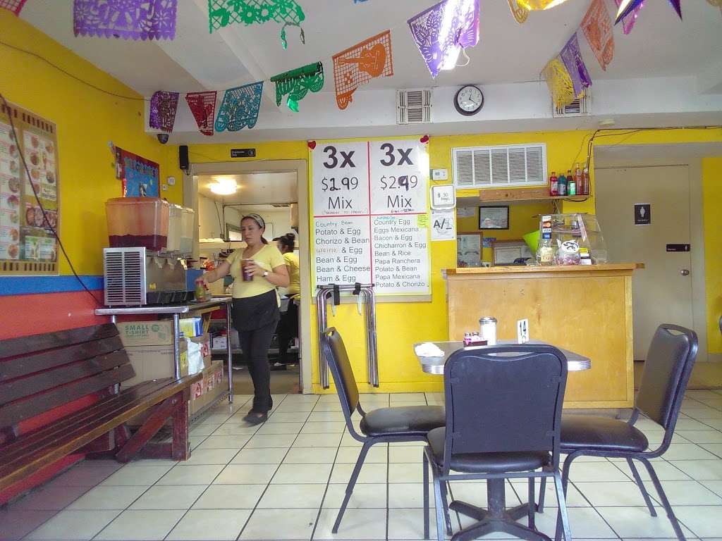 El Sabrosito Jalisco Restaurant | 118 N Weidner Rd, San Antonio, TX 78233, USA | Phone: (210) 653-1597