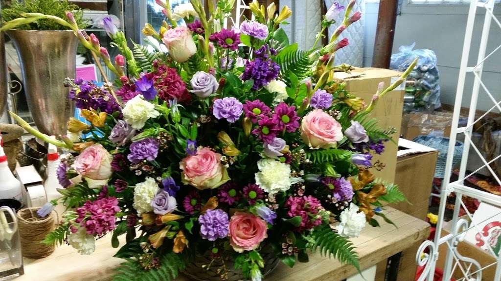 Ritas Floral Touch | 3310, 37 Katrina Cir, Bethel, CT 06801, USA | Phone: (203) 748-8900