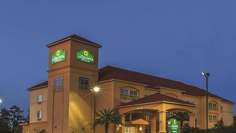 La Quinta Inn & Suites by Wyndham Cleveland TX | 1004 Hwy 59 South, Cleveland, TX 77327, USA | Phone: (281) 806-3007