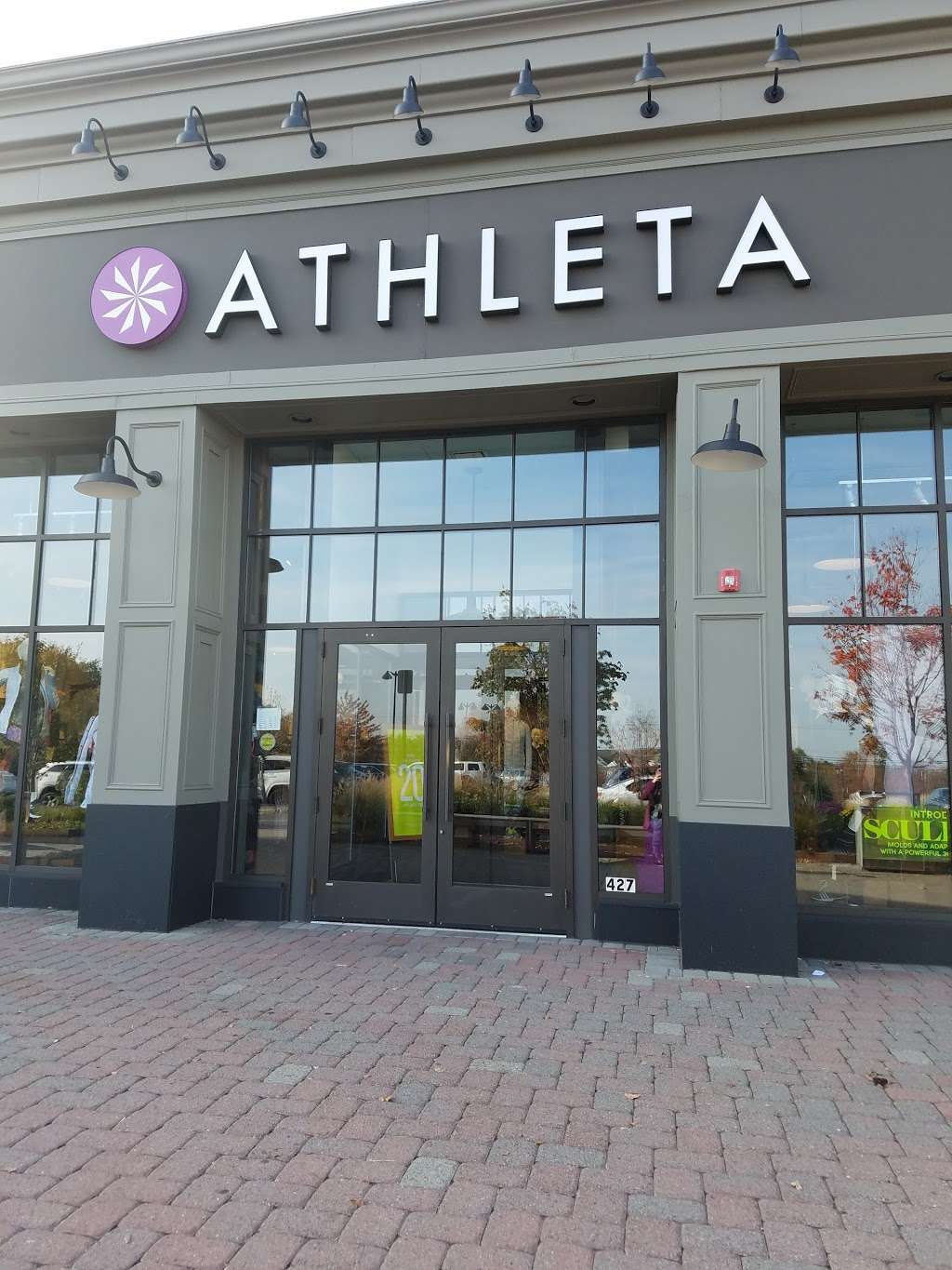 Athleta | Tice’s Corner Marketplace, 427 Chestnut Ridge Rd, Woodcliff Lake, NJ 07677 | Phone: (201) 391-1086