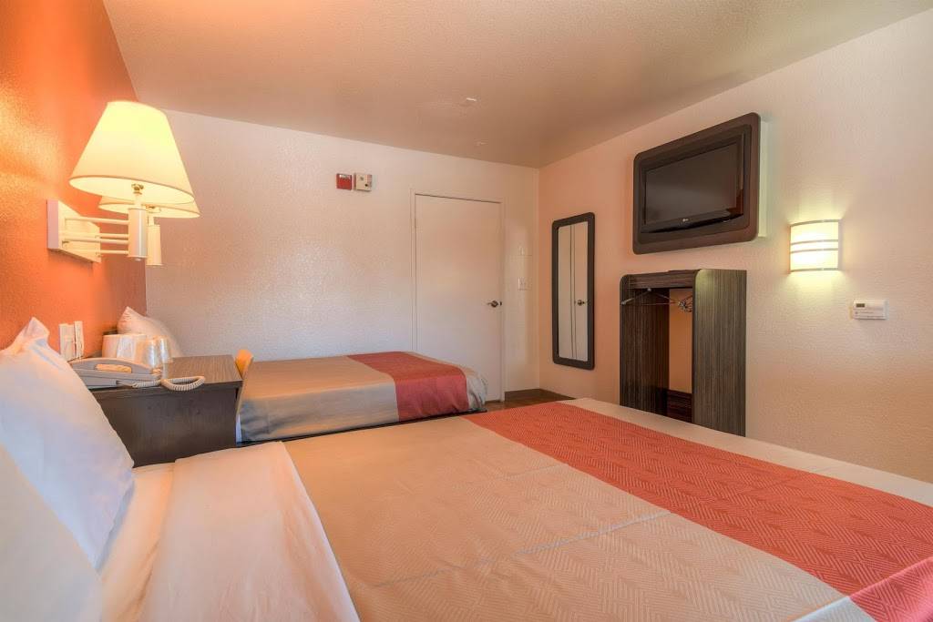 Motel 6 Chula Vista, CA - San Diego | 745 E St, Chula Vista, CA 91910 | Phone: (619) 422-4200