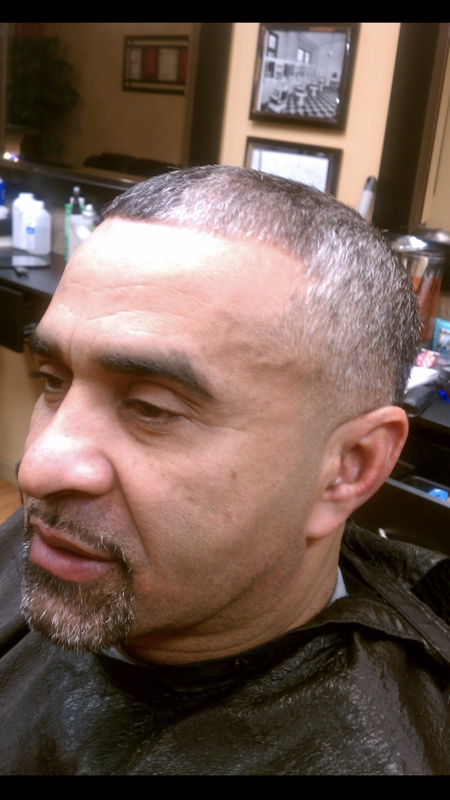 Cruz Cutz Barber Salon | 5434 W Broad St, Columbus, OH 43228, USA | Phone: (614) 870-7467