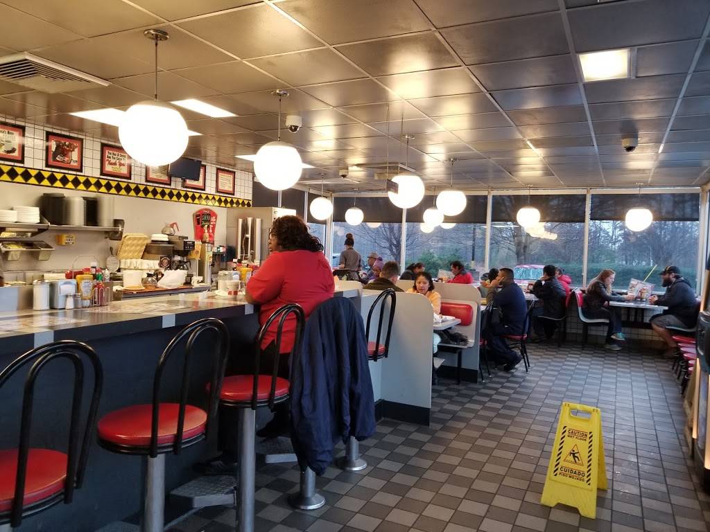 Waffle House | 2727 Peters Creek Pkwy, Winston-Salem, NC 27127, USA | Phone: (336) 771-6300