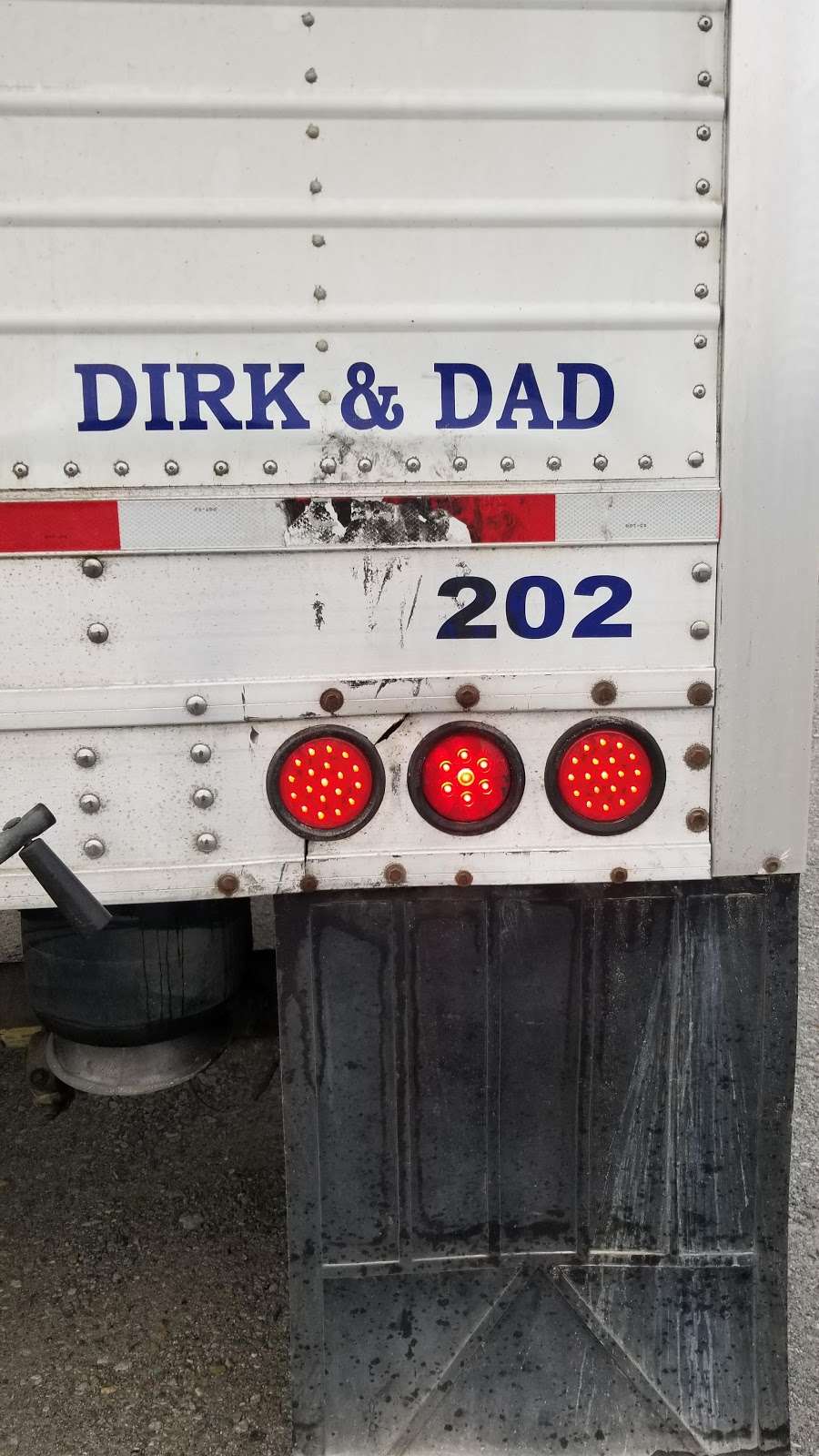 Dirk and Dad Trucking Inc | 1268 N 100 W, Reynolds, IN 47980, USA | Phone: (219) 984-5619