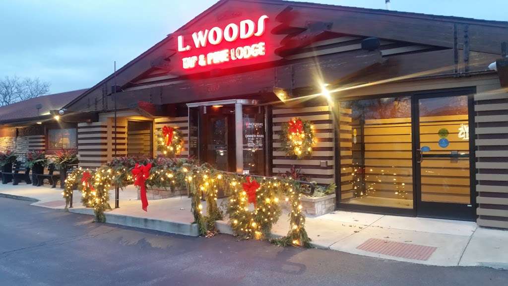 L. Woods Tap & Pine Lodge | 7110 Lincoln Ave, Lincolnwood, IL 60712, USA | Phone: (847) 677-3350