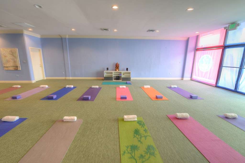 YogaWorks Severna Park | 160 Governor Ritchie Hwy, Severna Park, MD 21146 | Phone: (800) 336-9642 ext. 15