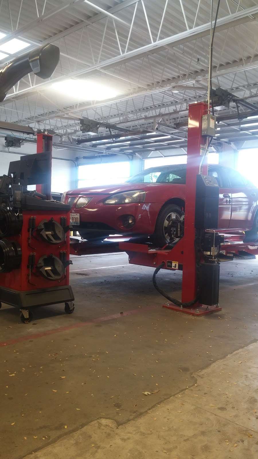 Meekhof Tire | 555 E 162nd St, South Holland, IL 60473 | Phone: (708) 566-4500