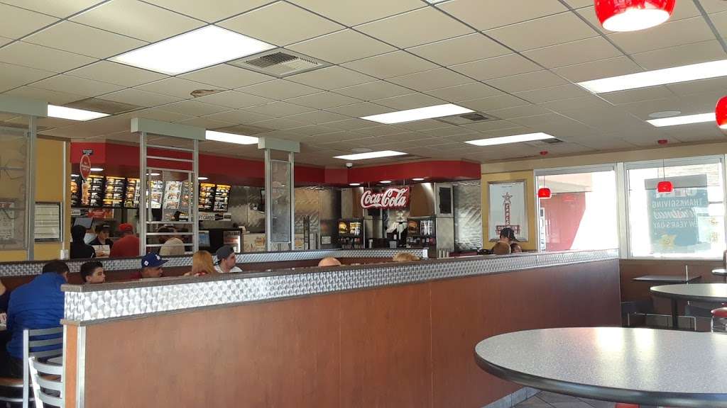 Carls Jr. | 3150 Case Rd Bldg F, Perris, CA 92570, USA | Phone: (951) 928-2852