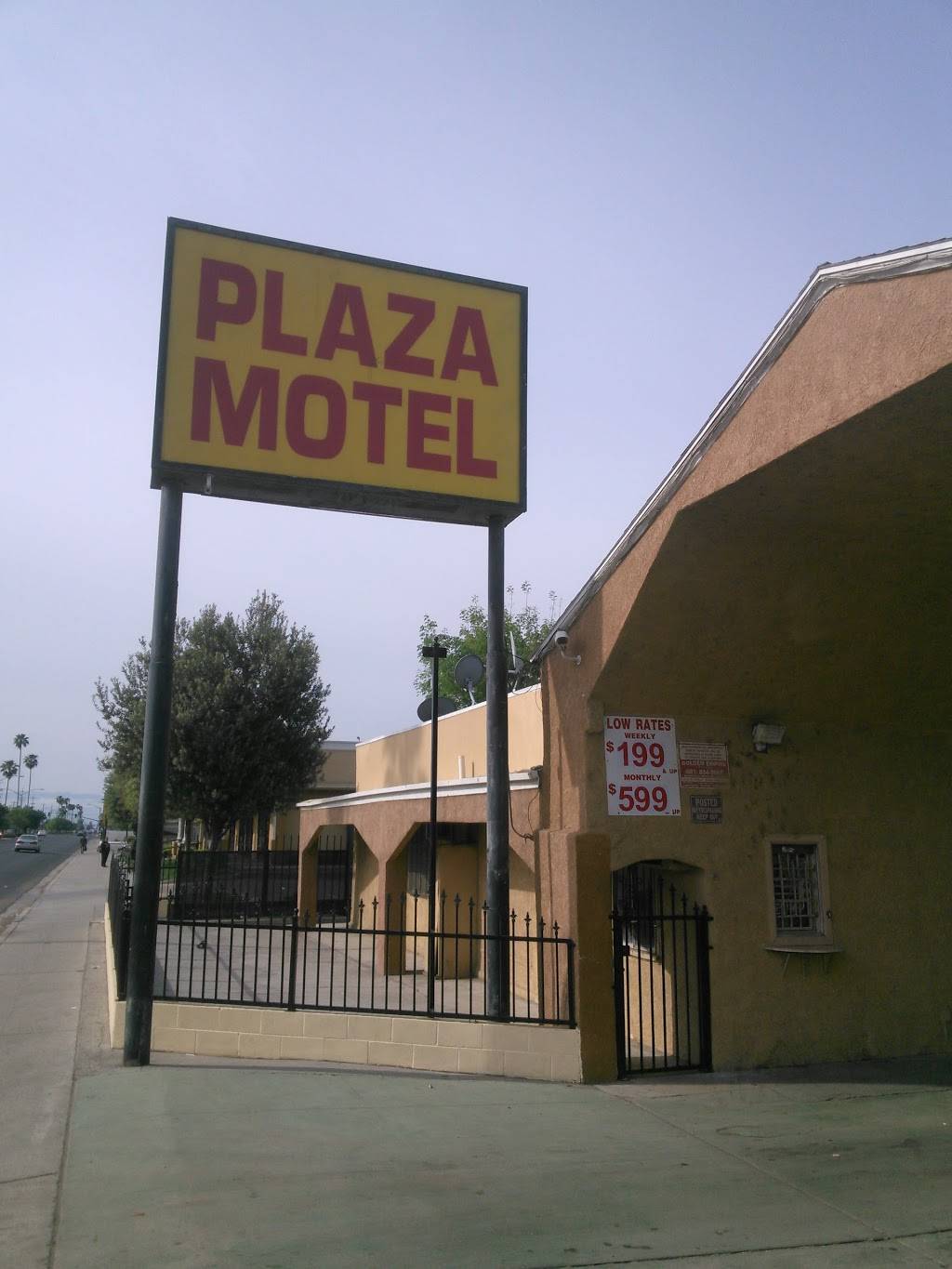 Plaza Motel | 711 Union Ave, Bakersfield, CA 93307, USA | Phone: (661) 325-5831